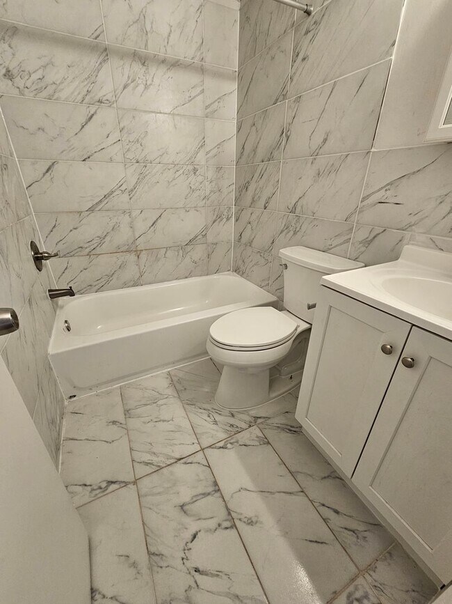 Building Photo - 189 Park Ave