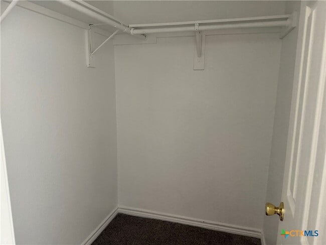 Building Photo - 809 W Avenue D