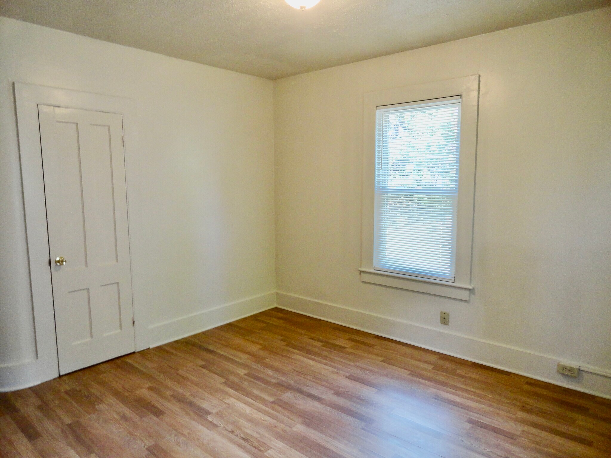 Building Photo - 68 Ingraham St