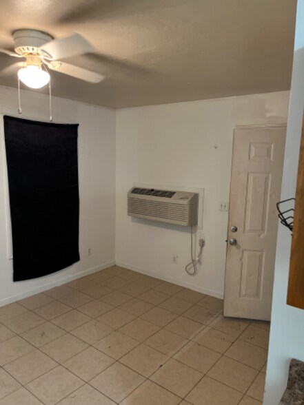 Building Photo - 604 Columbia Ave