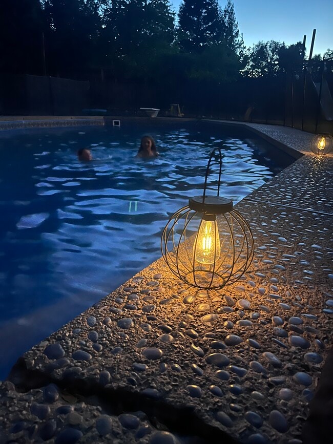 Building Photo - 3870 Greenway Dr