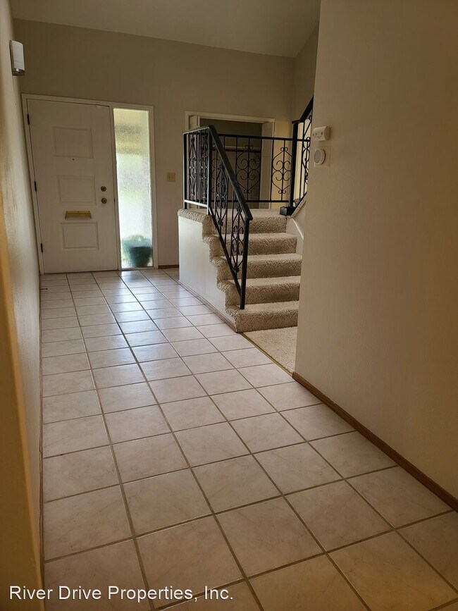 Building Photo - 4 br, 2.5 bath House - 3355 San Fernando C...