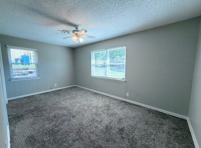 Building Photo - 1005 Idlewood Ave