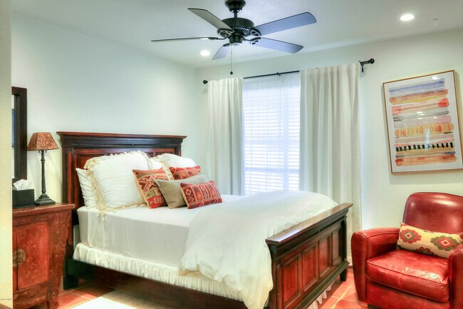 Building Photo - 7557 N Dreamy Draw Dr
