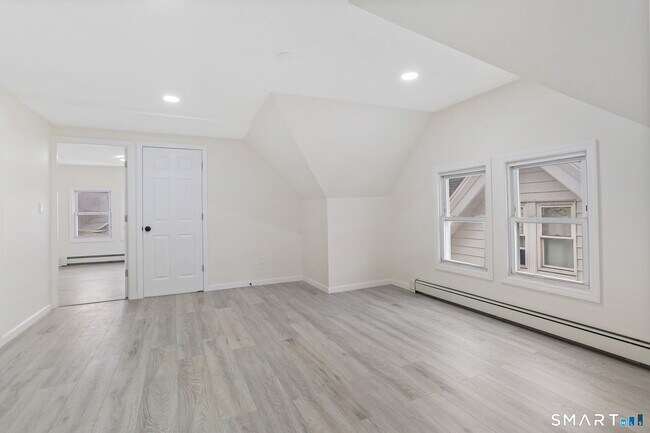 Building Photo - 661 Iranistan Ave