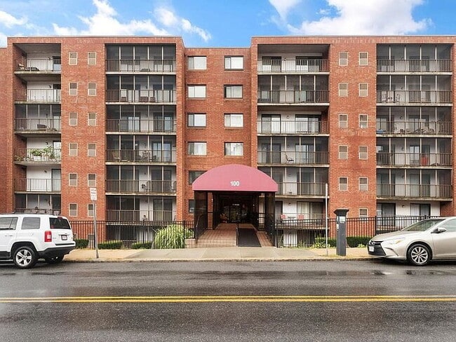 Building Photo - 100 High St