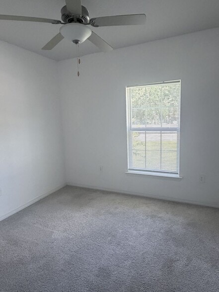 Building Photo - Fenced yard, 3/2 Single Family Home.  Rent Ready.
