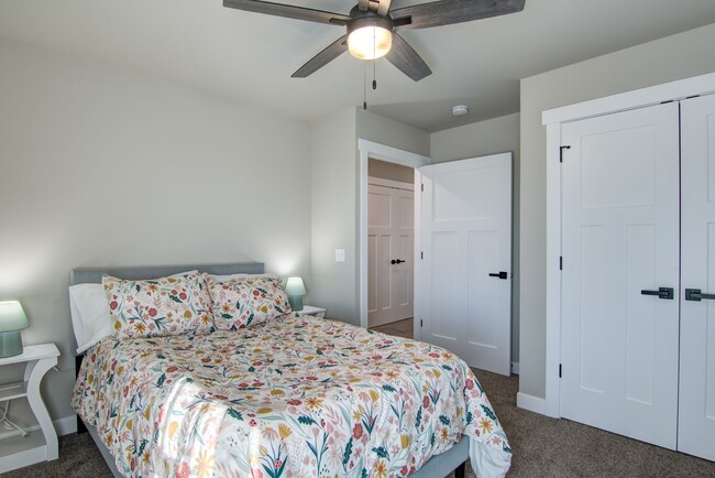 Building Photo - Brand New Luxury Townhomes: 3BR, 2.5Bath Altoona WI