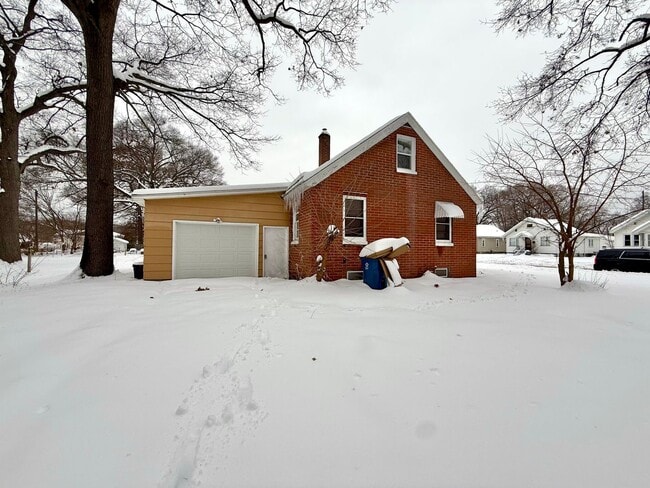 Building Photo - Three Bedroom Home in Muskegon