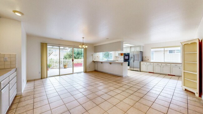 Building Photo - 7971 Oakmont Dr