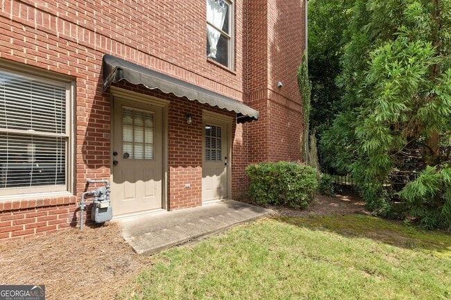 Building Photo - 5170 Deerlake Dr
