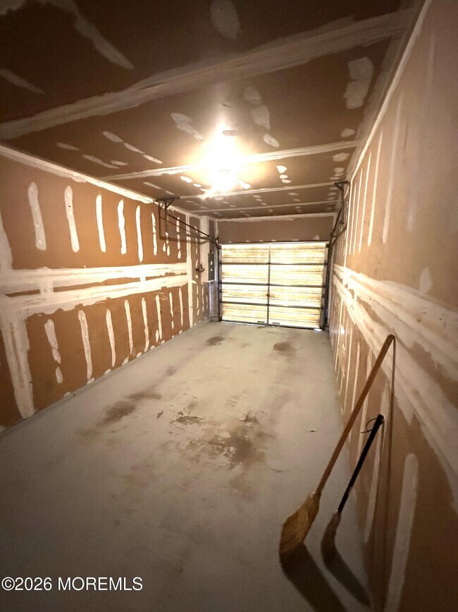 Building Photo - 2B Fallbrook St