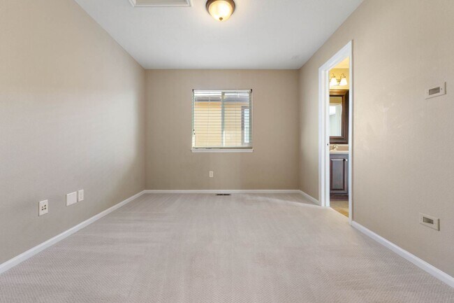 Building Photo - The Hearth of Highlands Ranch - 3bed + off...
