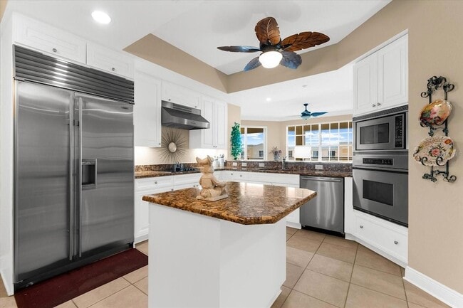 Building Photo - 14041 Bellagio Way