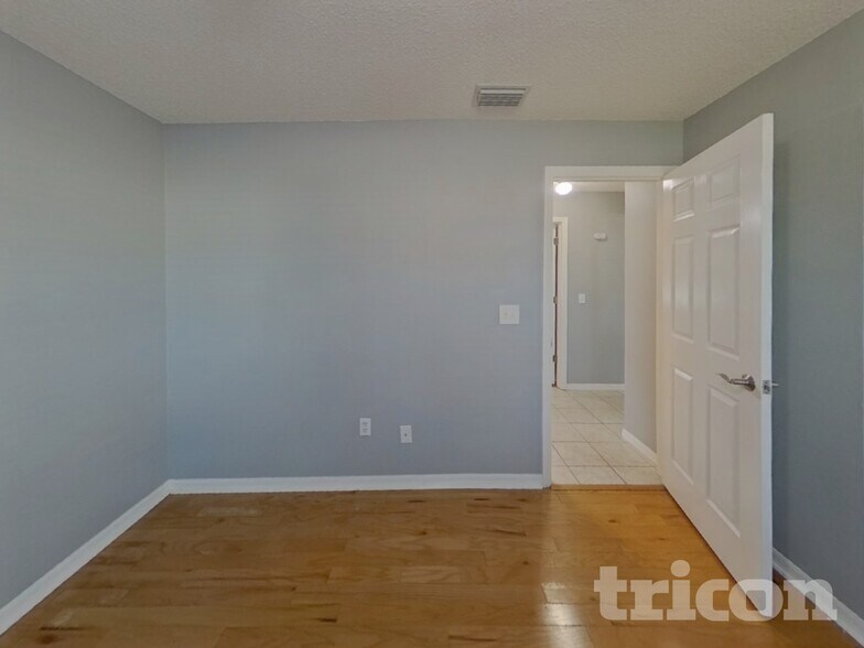 Building Photo - 2008 59th Cir S