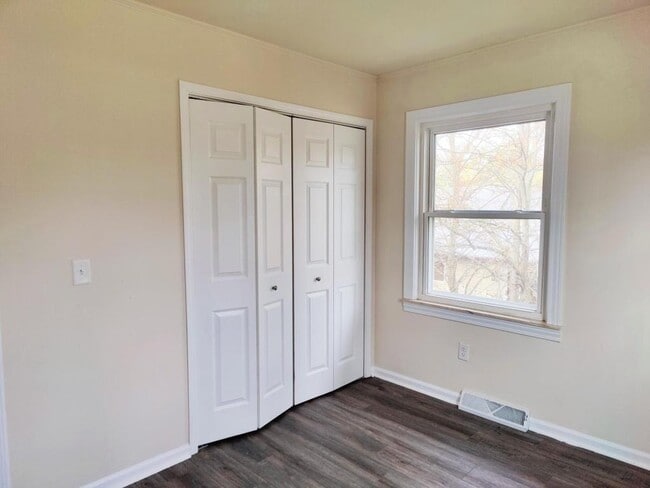 Building Photo - 478 Robbe Ave