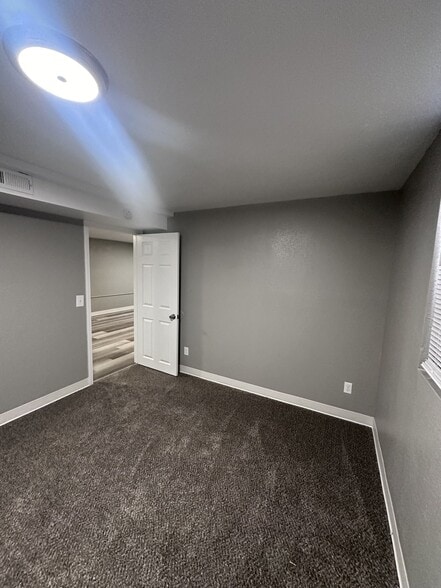 Building Photo - 1707 W 6th Ave