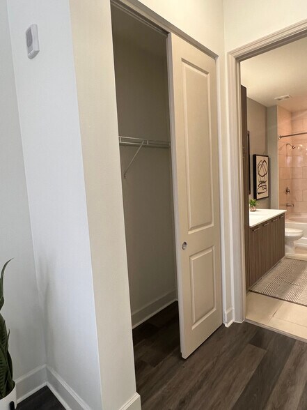 Building Photo - 5084 NW 84th Ave