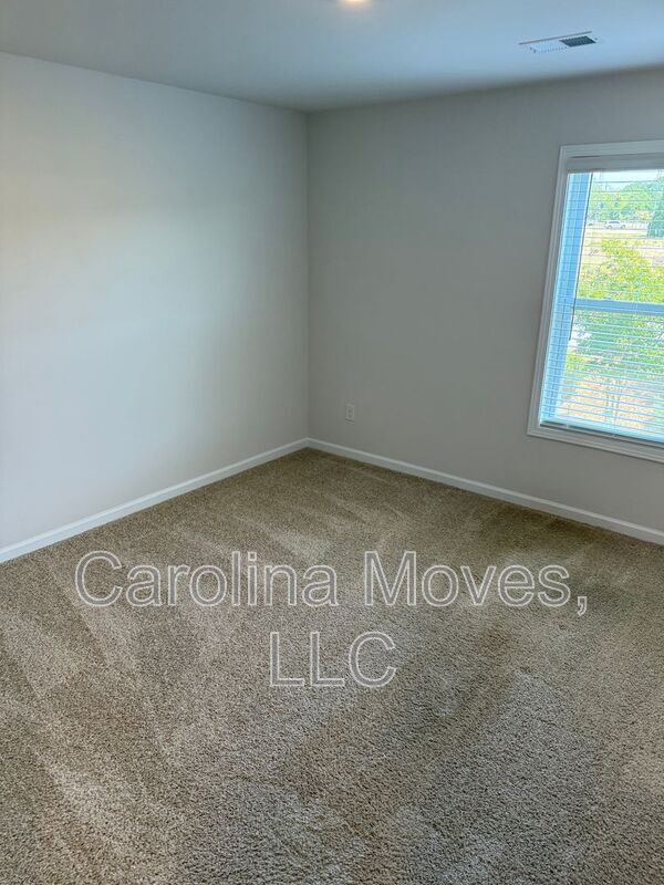 Building Photo - 555 Yellow Fox Rd