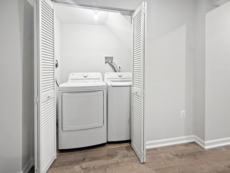 Washer / Dryer in Unit - 1344 Barnaby Ter SE