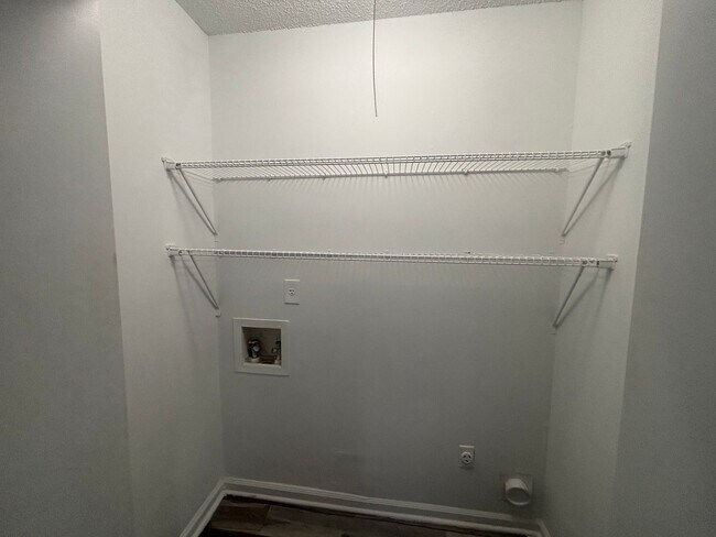 Building Photo - 5756 Crievewood Dr