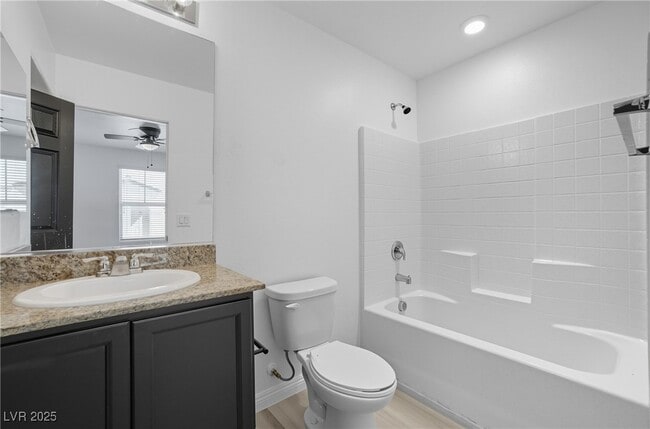 Building Photo - 4575 Pencester St