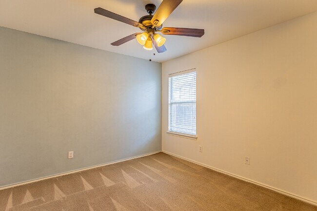 Building Photo - 8914 Walnut Springs