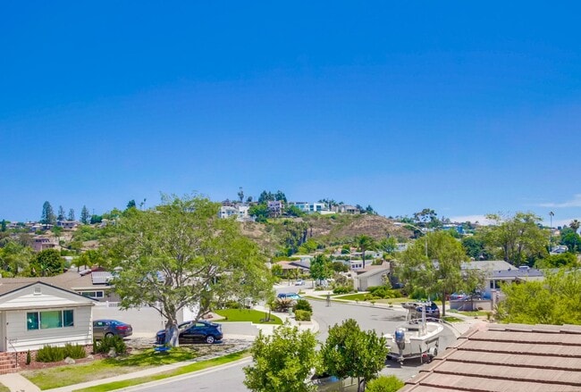 Building Photo - Wonderful SINGLE FAMILY Home with GRANNY F...