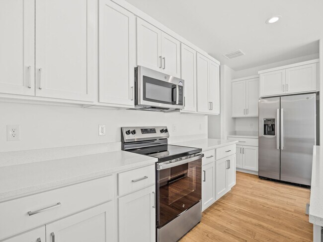 Building Photo - Beautiful 3-bedroom, 2.5-bath townhome