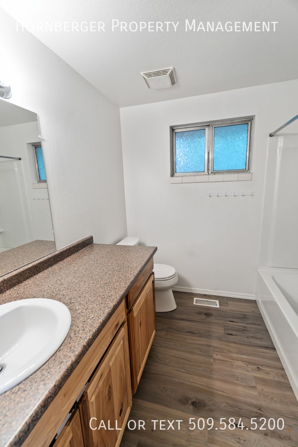 Building Photo - Duplex on the North Side