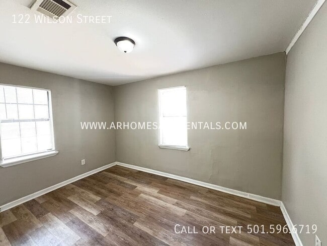 Building Photo - 122 Wilson St