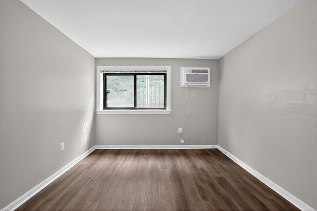 Building Photo - 2025 Move-In Special – $200 Off First Mont...