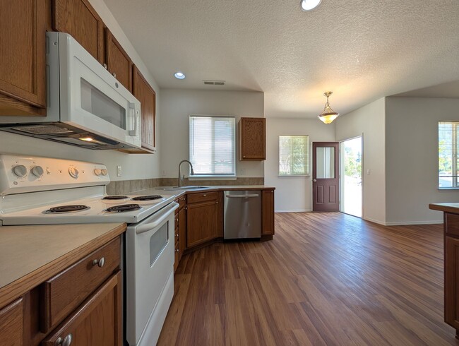 Building Photo - Fantastic 3 Bedroom, 2.5 Bath In Thurston ...
