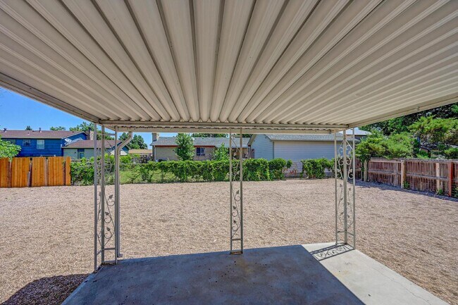 Building Photo - $2,900.00, 5 bed, 3 bath in Denver with Fi...