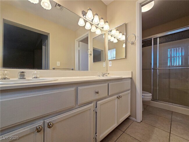 Building Photo - 8120 Sandy Creek Dr