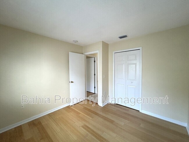 Building Photo - 7326 E Bank Dr