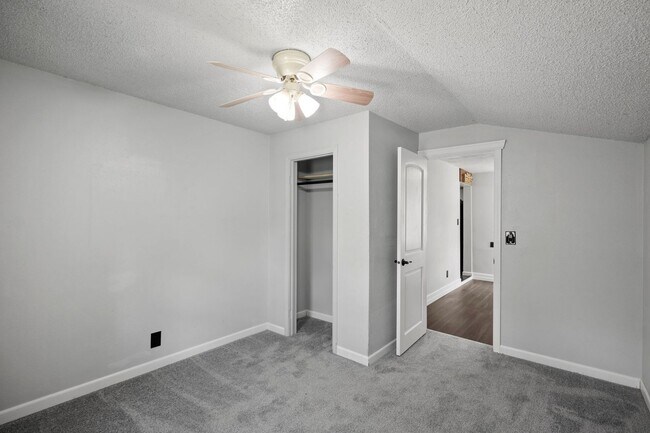 Building Photo - Lidgerwood Area 4 Bedroom 2 Bathroom Home!