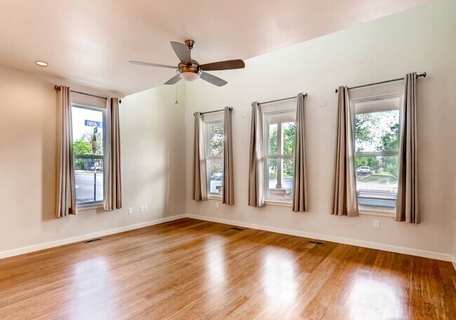 Building Photo - 1 bed 1.5 bath Stand Alone Townhome. Move-In Anytime Between March 15 - May 1st.