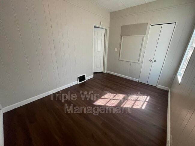 Building Photo - 132 Cunningham Ave