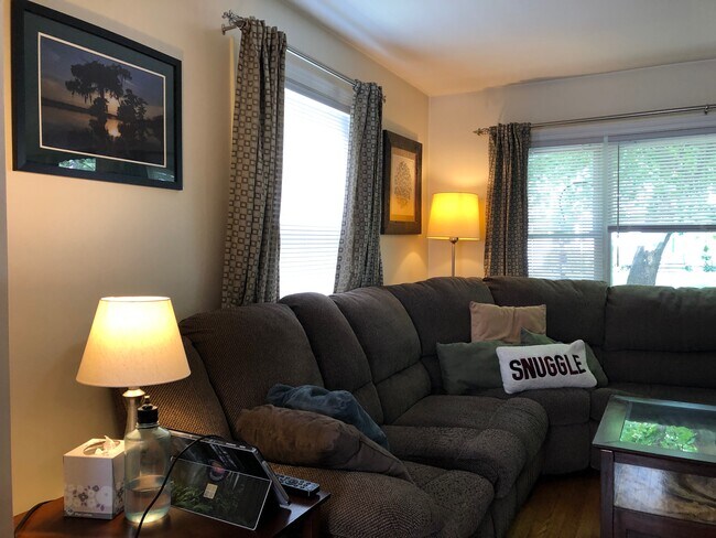 Building Photo - 112 Rowe St