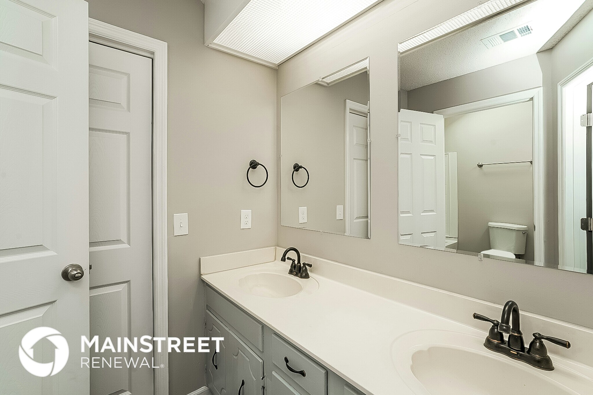 Building Photo - 1110 Cedarhill Ct