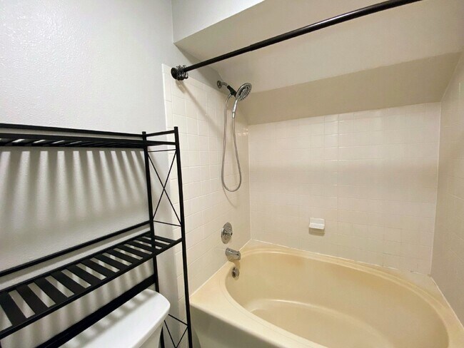 Building Photo - 6701 S Ivy Way