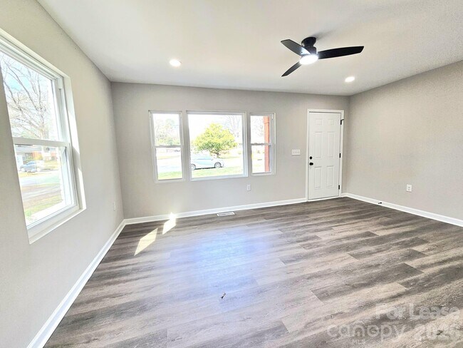 Building Photo - 2900 Enfield Rd