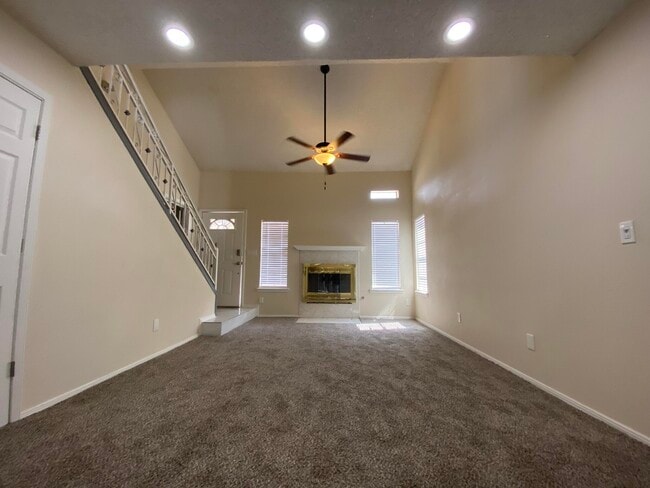 Building Photo - 6105 Hanley Way