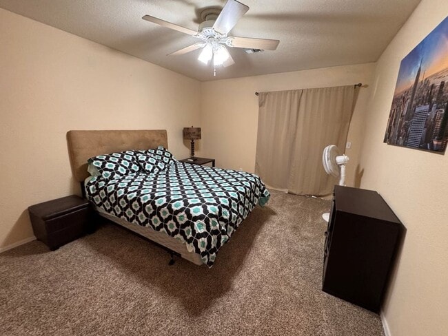 Building Photo - Fully Furnished 3 bedroom, close to everything! Flexible terms, easy application process!