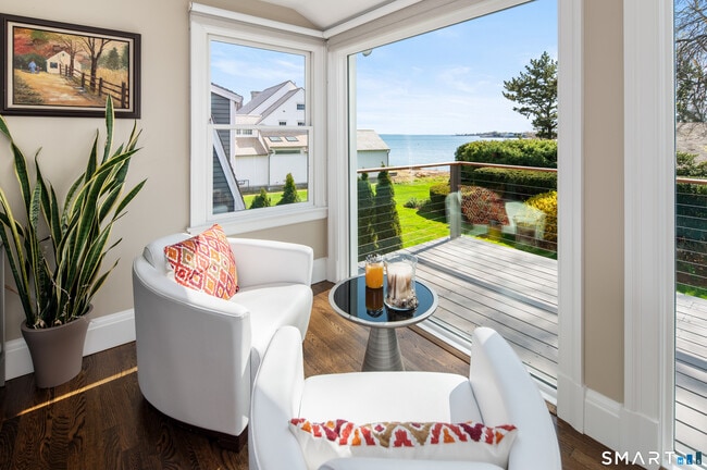 Building Photo - 187 Dolphin Cove Quay