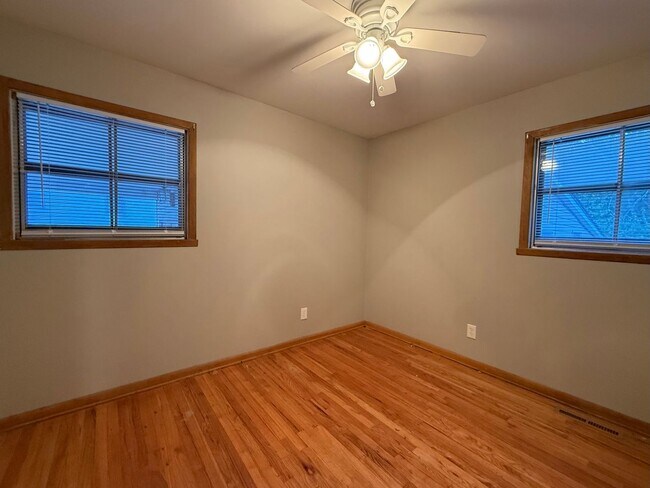 Building Photo - Quiet Cul-de-Sac Living in Council Bluffs