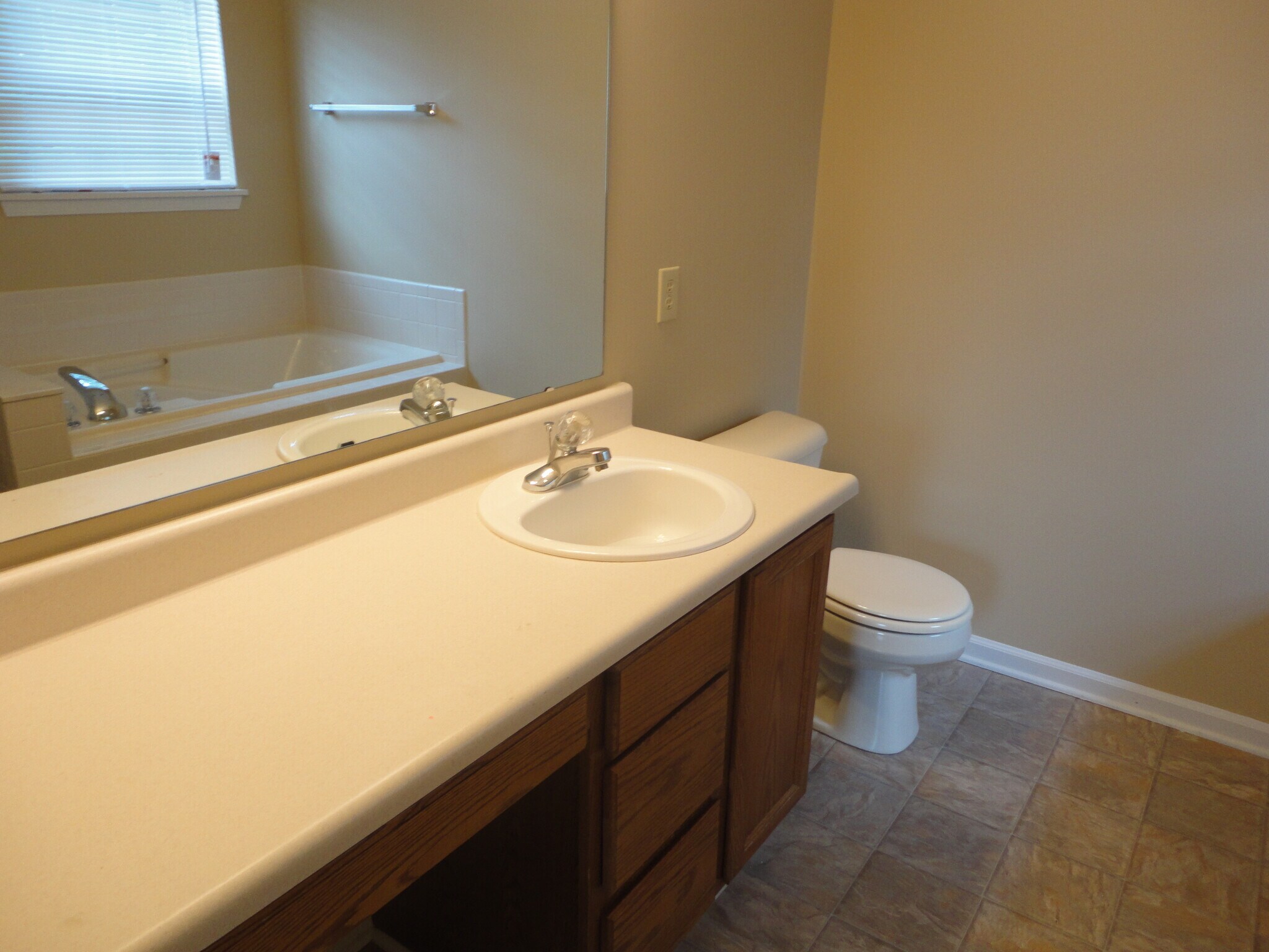 Building Photo - 620 Crystal Woods Cir