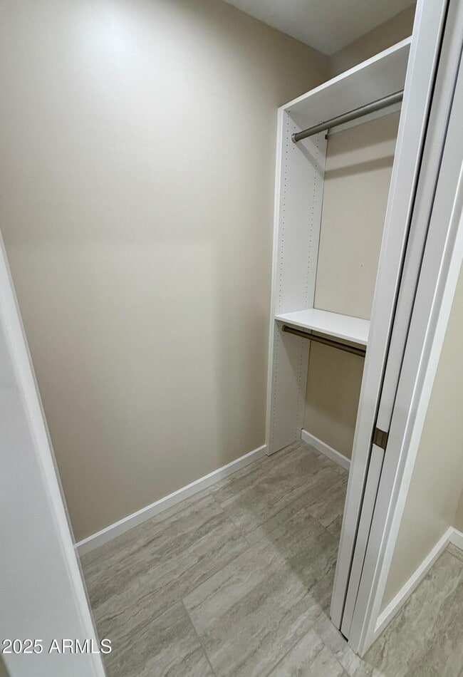 Building Photo - 2535 E Bluefield Ave