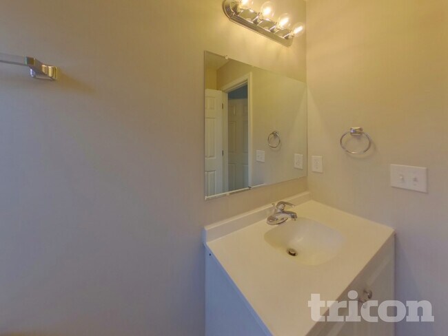 Building Photo - 131 Quiet Grove Dr